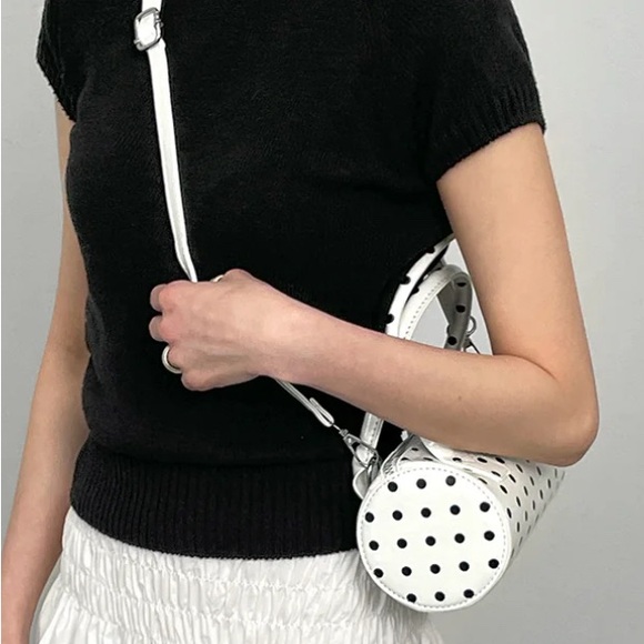 Boutique White Polka Dot Patent Leather Cylindrical Bag Super Cure - Picture 2 of 3